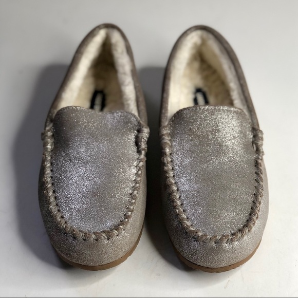 Lands’ End silver metallic leather slippers faux fur lining moccasins mocs 6 - Picture 7 of 12